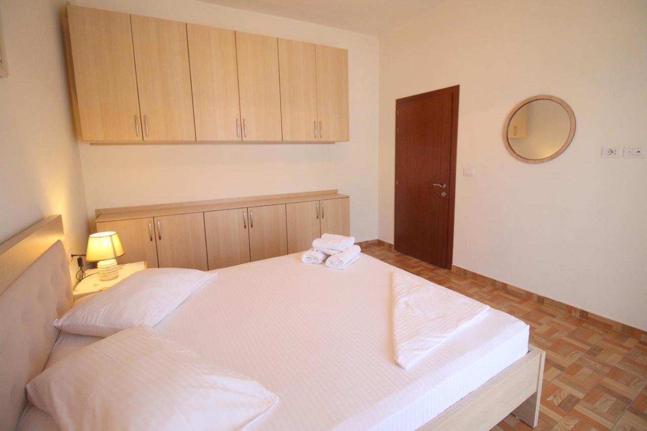 Doka Center Apartments Sarande Bagian luar foto