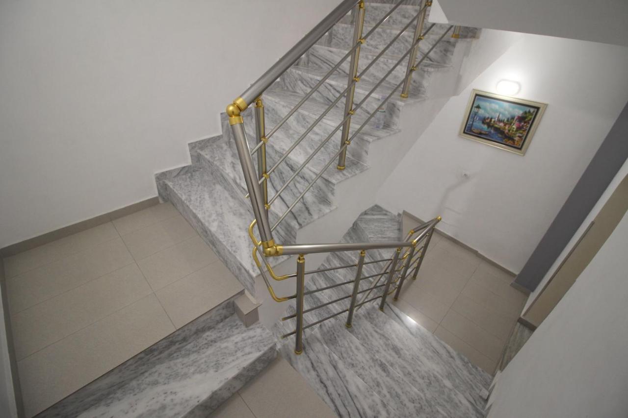 Doka Center Apartments Sarande Bagian luar foto