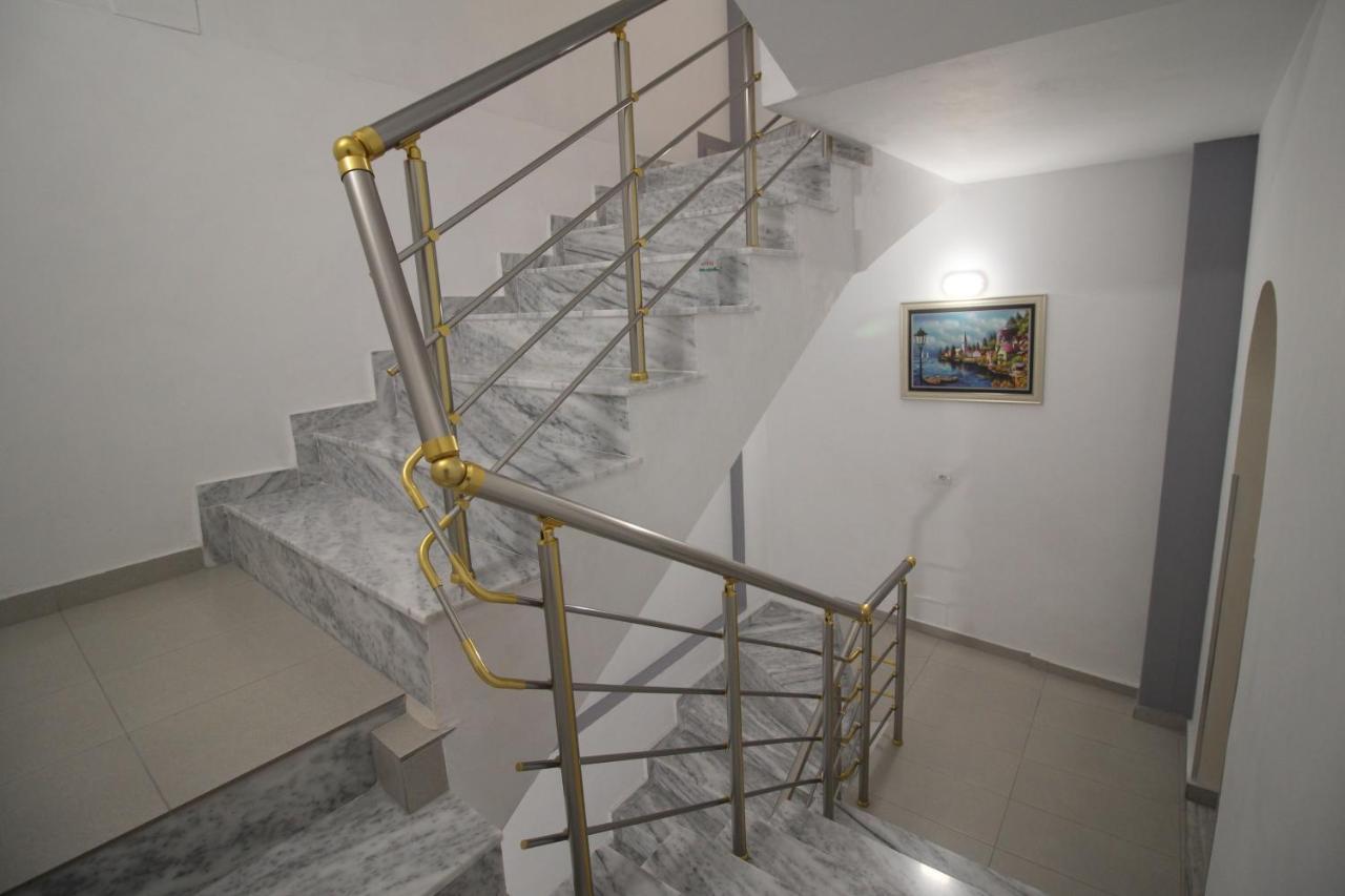 Doka Center Apartments Sarande Bagian luar foto
